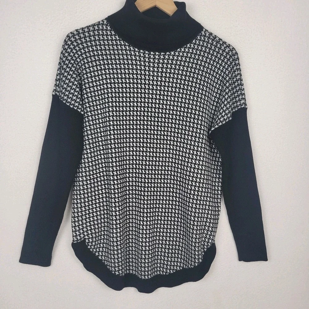 Michael Kors Houndstooth Turtleneck‎ Sweater Women's S Black White Gold Logo